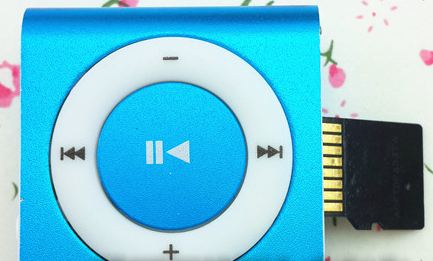 เครื่องเล่น mp3 โหลดเพลงหรือเสียงบทสวดจากคอมได้ พร้อมหูฟัง